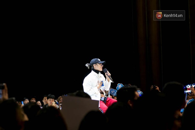 Sơn Tùng mang căn phòng truyền cảm hứng của mình chiêu đãi 300 fan trong buổi họp fan cuối năm - Ảnh 13.