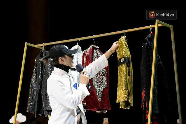 Sơn T&ugrave;ng mang căn ph&ograve;ng truyền cảm hứng của m&igrave;nh chi&ecirc;u đ&atilde;i 300 fan trong buổi họp fan cuối năm - Ảnh 8.