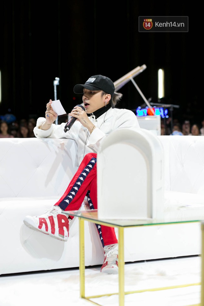 Sơn T&ugrave;ng mang căn ph&ograve;ng truyền cảm hứng của m&igrave;nh chi&ecirc;u đ&atilde;i 300 fan trong buổi họp fan cuối năm - Ảnh 17.