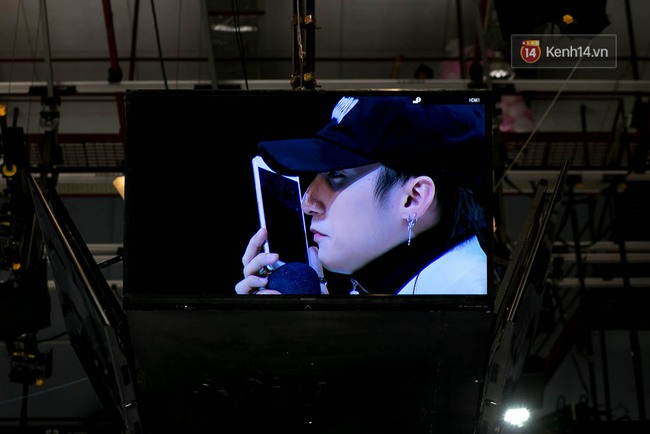 Sơn T&ugrave;ng mang căn ph&ograve;ng truyền cảm hứng của m&igrave;nh chi&ecirc;u đ&atilde;i 300 fan trong buổi họp fan cuối năm - Ảnh 19.