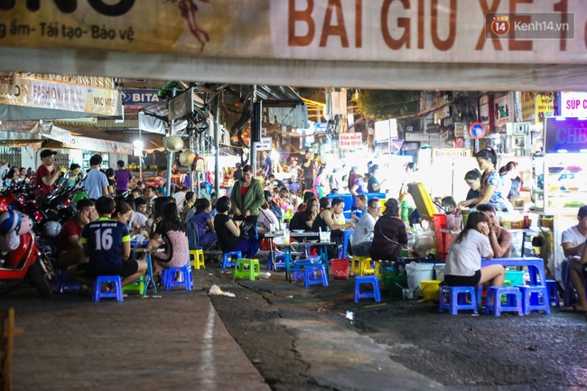 Cận cảnh khu tập kết hàng rong hợp pháp đầu tiên ở chợ Phạm Văn Hai Sài Gòn - Ảnh 11.