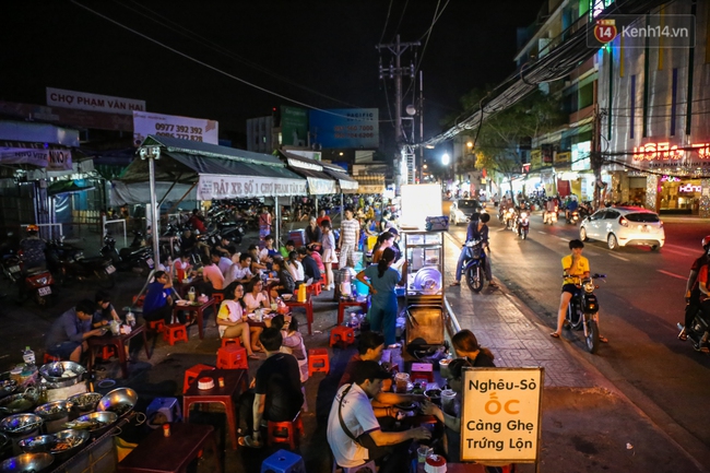 Cận cảnh khu tập kết hàng rong hợp pháp đầu tiên ở chợ Phạm Văn Hai Sài Gòn - Ảnh 8.