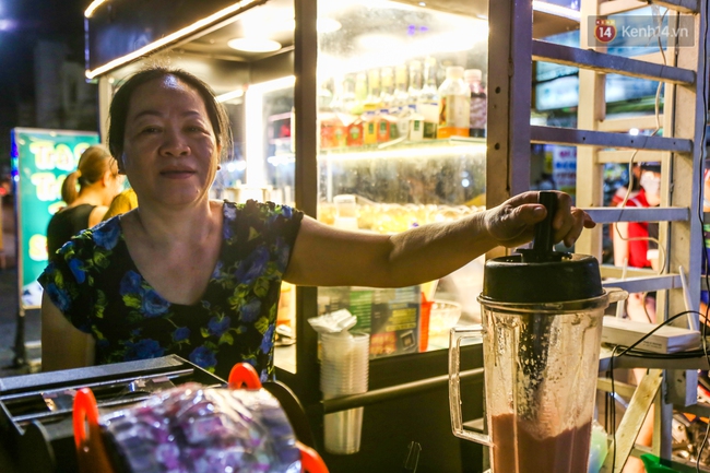 Cận cảnh khu tập kết hàng rong hợp pháp đầu tiên ở chợ Phạm Văn Hai Sài Gòn - Ảnh 5.