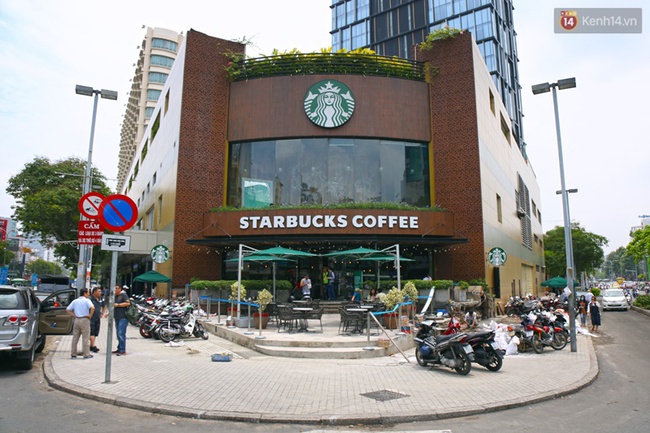 2 tuần sau khi dỡ bỏ bồn hoa và bậc thềm lấn chiếm vỉa hè, quán cafe Starbucks ngã 6 Phù Đổng trông vẫn ổn! - Ảnh 10.