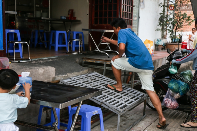 Hàng loạt bậc tam cấp siêu khủng cướp vỉa hè trên đại lộ đẹp nhất Sài Gòn - Ảnh 4.