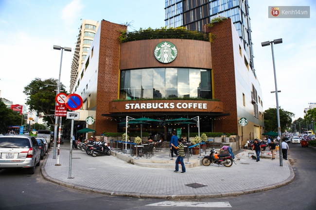 2 tuần sau khi dỡ bỏ bồn hoa và bậc thềm lấn chiếm vỉa hè, quán cafe Starbucks ngã 6 Phù Đổng trông vẫn ổn! - Ảnh 12.