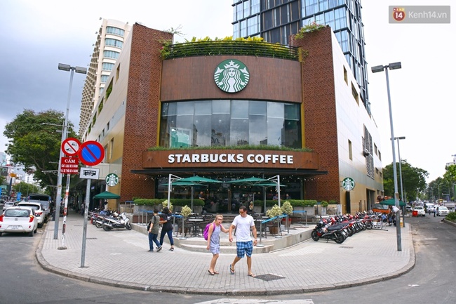 2 tuần sau khi dỡ bỏ bồn hoa và bậc thềm lấn chiếm vỉa hè, quán cafe Starbucks ngã 6 Phù Đổng trông vẫn ổn! - Ảnh 15.