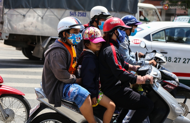 Sau 2 ngày mưa ngập đường, người Sài Gòn lại quay cuồng với nắng nóng kinh hoàng - Ảnh 5.