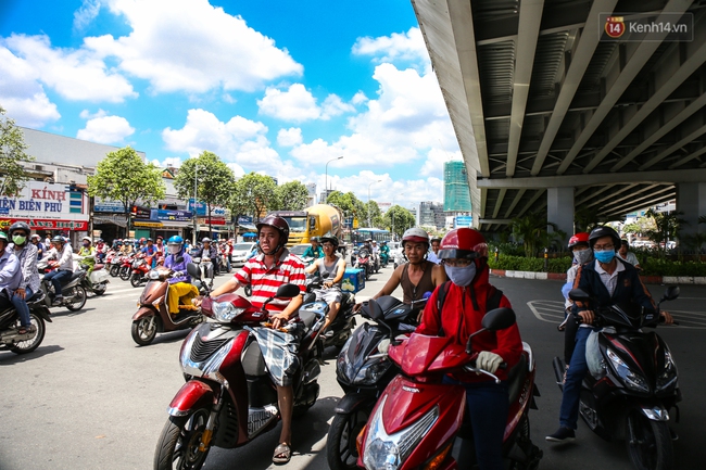 Sau 2 ngày mưa ngập đường, người Sài Gòn lại quay cuồng với nắng nóng kinh hoàng - Ảnh 7.