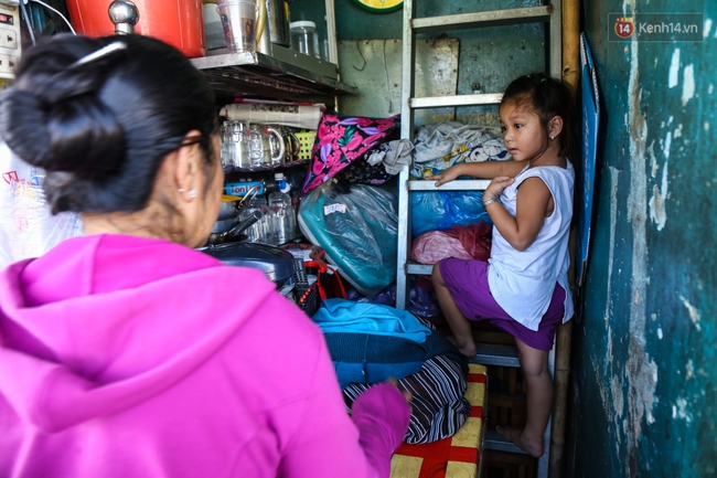 Cảnh sống ngột ngạt của hai mẹ con trong ngôi nhà 1m2 ở Sài Gòn, không nhà vệ sinh và nước sinh hoạt - Ảnh 4.