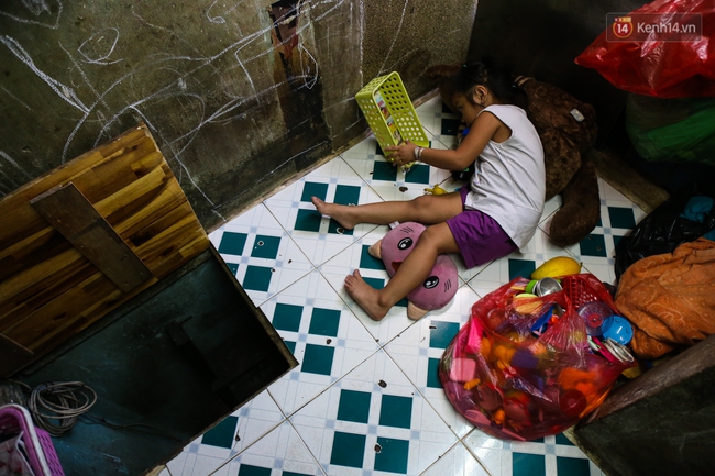 Cảnh sống ngột ngạt của hai mẹ con trong ngôi nhà 1m2 ở Sài Gòn, không nhà vệ sinh và nước sinh hoạt - Ảnh 7.