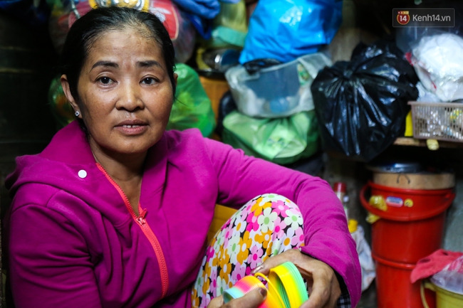 Cảnh sống ngột ngạt của hai mẹ con trong ngôi nhà 1m2 ở Sài Gòn, không nhà vệ sinh và nước sinh hoạt - Ảnh 8.