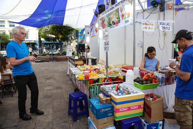 Trung tâm Sài Gòn chính thức khai trương khu phố bán hàng rong, khách đến nườm nượp - Ảnh 7.