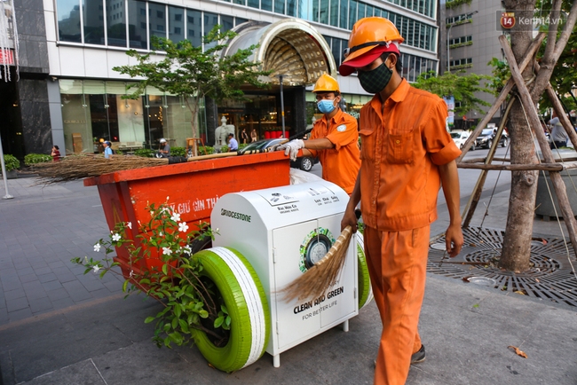 Cận cảnh thùng rác thông minh biết nuôi dưỡng cây xanh ở phố đi bộ Nguyễn Huệ - Ảnh 6.