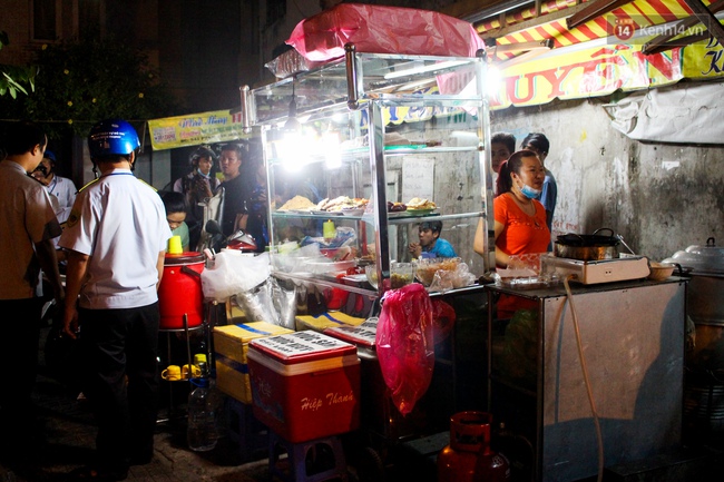 Quận Bình Thạnh dẹp phố nhậu Phạm Văn Đồng lúc nửa đêm, người dân chưa kịp ăn đã... giải tán - Ảnh 4.