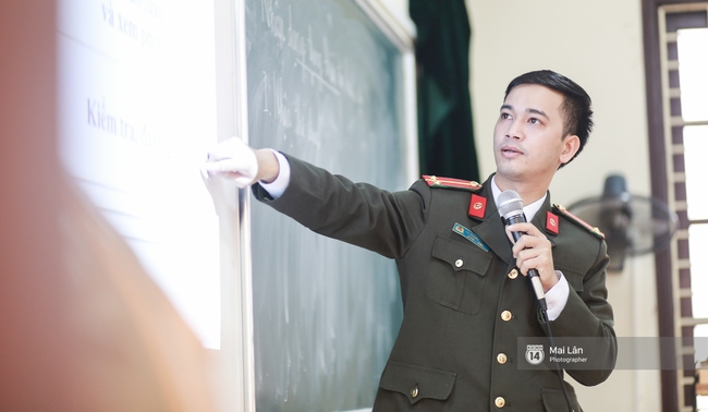 Lớp học thi miễn phí giữa Hà Nội của thầy giáo trung uý đồng cảm với học sinh nghèo - Ảnh 4.