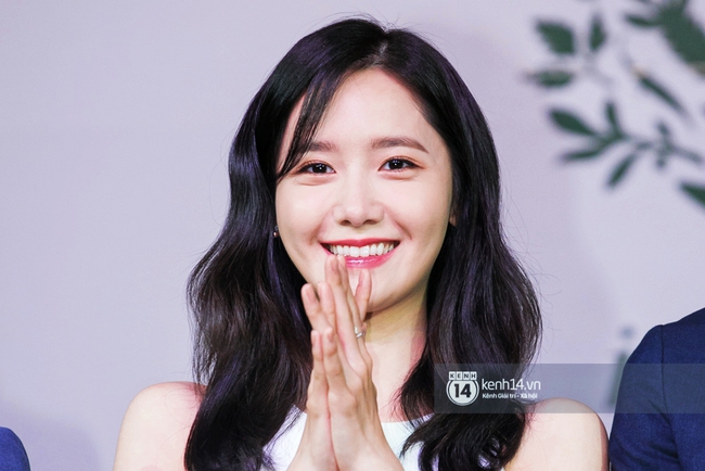 Cận cảnh nhan sắc không tì vết và biểu cảm siêu đáng yêu của Yoona (SNSD) - Ảnh 2.