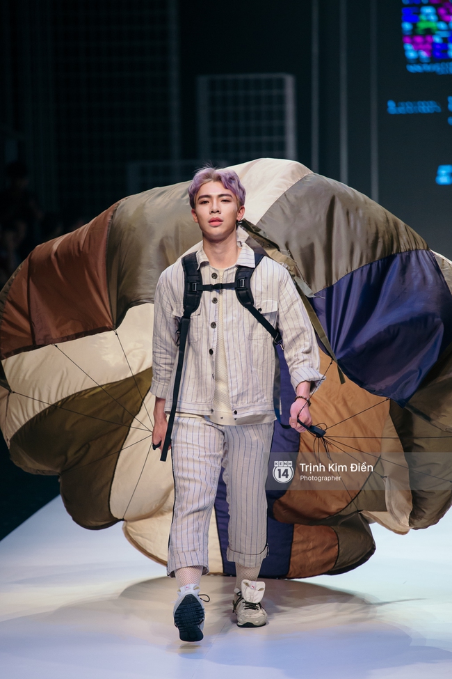 Đêm diễn thứ 3 VIFW Xuân Hè 2017: Đêm của sắc màu rực rỡ và loạt thiết kế phá cách - Ảnh 20. Đêm diễn thứ 3 VIFW Xuân Hè 2017: Đêm của sắc màu rực rỡ và loạt thiết kế phá cách - Ảnh 20.