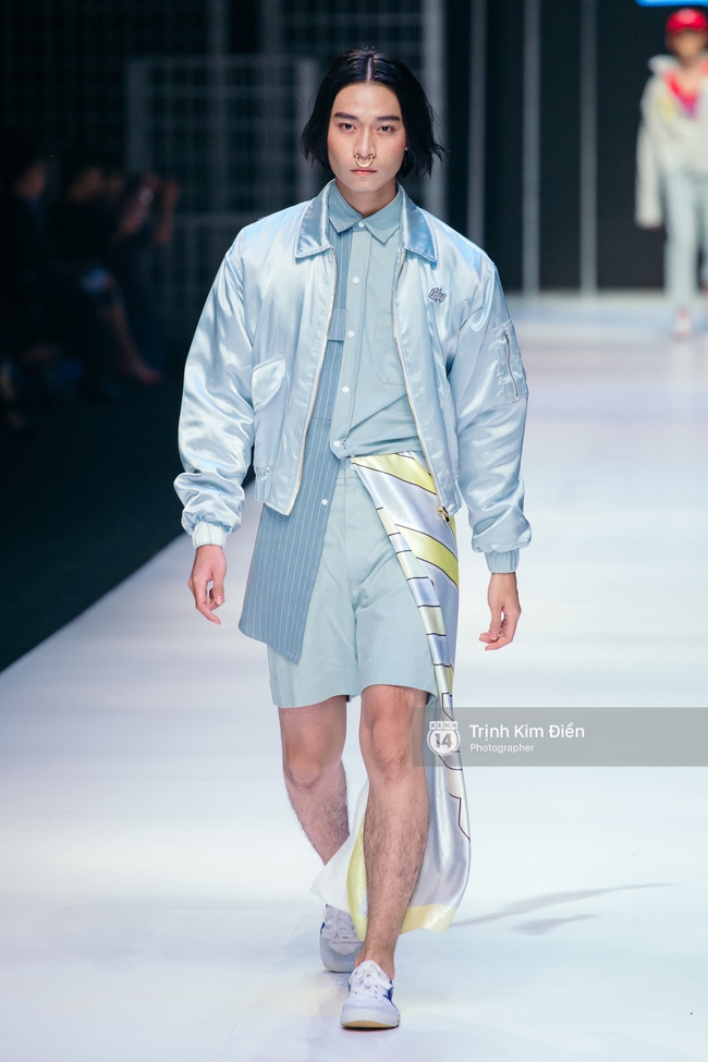 Đêm diễn thứ 3 VIFW Xuân Hè 2017: Đêm của sắc màu rực rỡ và loạt thiết kế phá cách - Ảnh 24. Đêm diễn thứ 3 VIFW Xuân Hè 2017: Đêm của sắc màu rực rỡ và loạt thiết kế phá cách - Ảnh 24.