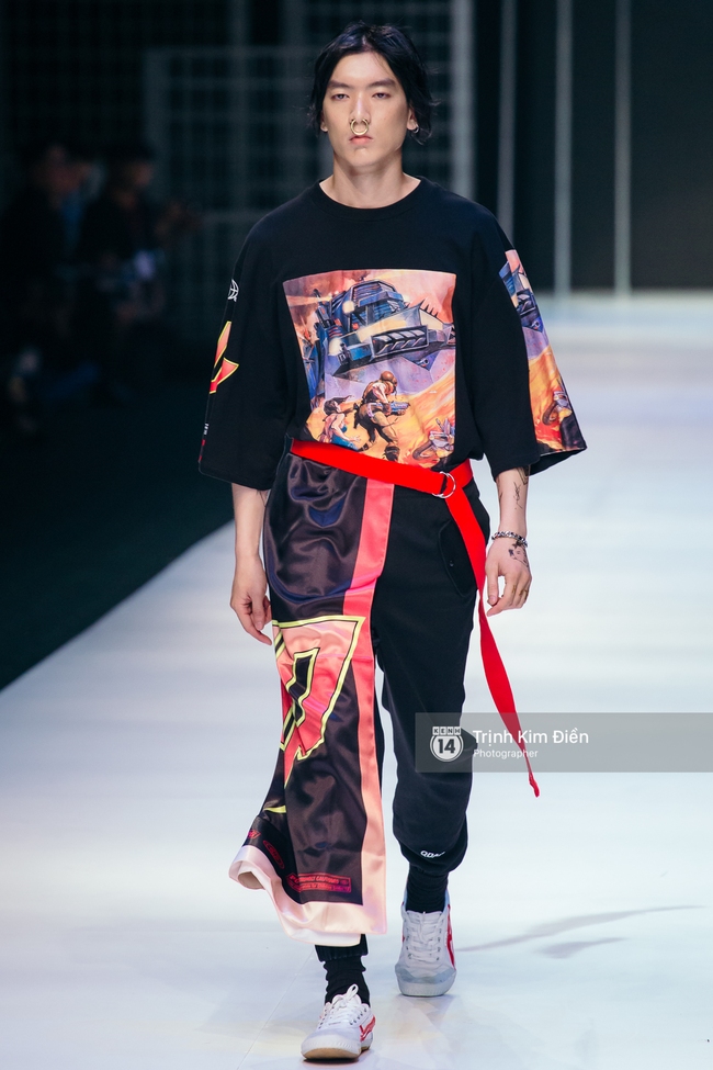 Đêm diễn thứ 3 VIFW Xuân Hè 2017: Đêm của sắc màu rực rỡ và loạt thiết kế phá cách - Ảnh 25. Đêm diễn thứ 3 VIFW Xuân Hè 2017: Đêm của sắc màu rực rỡ và loạt thiết kế phá cách - Ảnh 25.