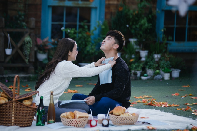 Ưng Hoàng Phúc âu yếm ôm, hôn Kim Cương trong MV mới - Ảnh 11.
