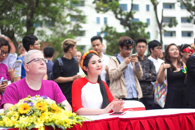 Cuối c&ugrave;ng, lễ hội Mardi Gras d&agrave;nh cho cộng đồng LGBT của &Uacute;c đ&atilde; tới Việt Nam! - Ảnh 2.