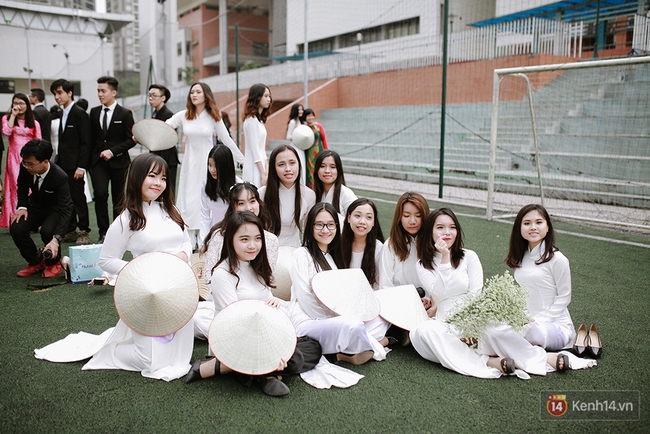 Ai cũng chờ đến h&ocirc;m nay để được ngắm con g&aacute;i trường Ams xinh ngất với &aacute;o d&agrave;i! - Ảnh 11.