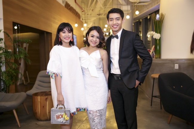H&ocirc;n trong MV chưa đủ, Th&aacute;i Trinh - Quang Đăng c&ograve;n kho&aacute; m&ocirc;i ngay buổi họp b&aacute;o MV mới - Ảnh 11.