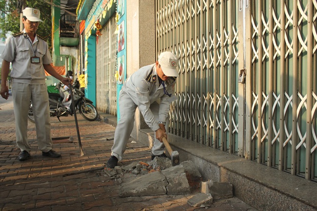 Sau S&agrave;i G&ograve;n v&agrave; H&agrave; Nội, Đ&agrave; Nẵng ra qu&acirc;n dọn sạch vỉa h&egrave; cho người đi bộ - Ảnh 4.