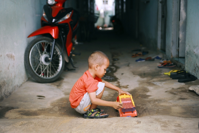 Ngày Quốc tế Hạnh phúc, nghe mẹ con cậu bé xếp dép kể về 15 ngày kì diệu mà họ vừa trải qua - Ảnh 8.