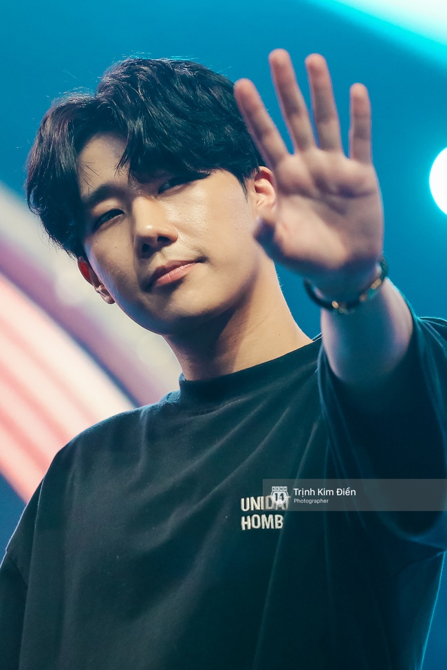 Đầm đ&igrave;a mồ h&ocirc;i nhưng INFINITE vẫn đẹp kh&ocirc;ng t&igrave; vết tại buổi tập show ở Việt Nam! - Ảnh 10.
