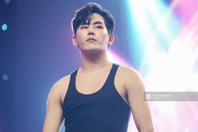 Đầm đ&igrave;a mồ h&ocirc;i nhưng INFINITE vẫn đẹp kh&ocirc;ng t&igrave; vết tại buổi tập show ở Việt Nam! - Ảnh 14.