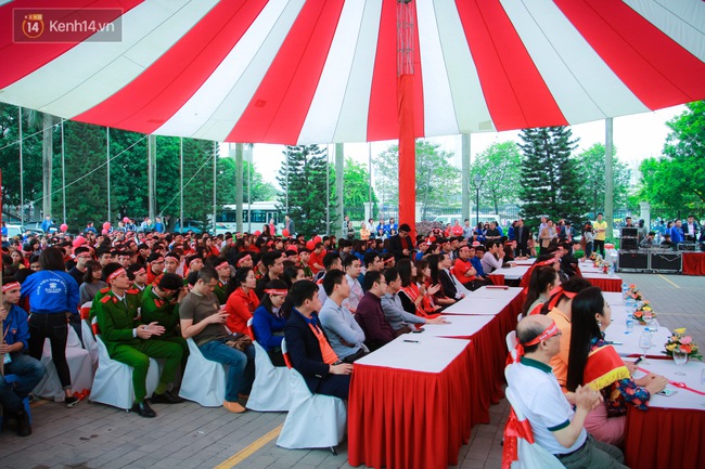 Hàng nghìn bạn trẻ Hà Nội - Sài Gòn hào hứng tham gia hiến máu nhân đạo trong ngày Chủ nhật Đỏ - Ảnh 1.