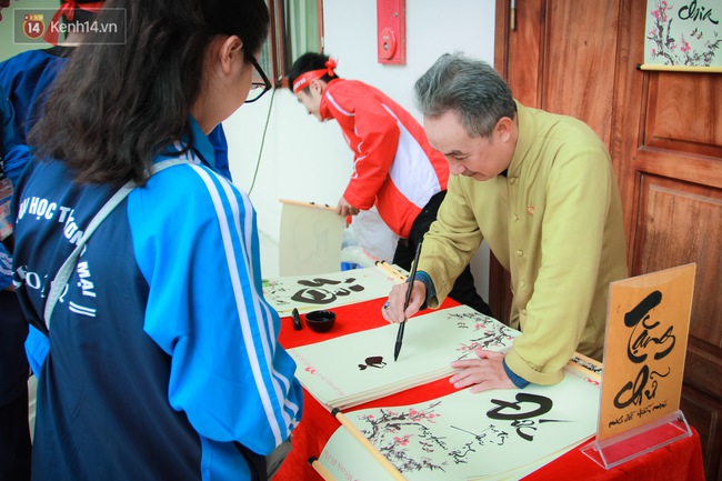 Hàng nghìn bạn trẻ Hà Nội - Sài Gòn hào hứng tham gia hiến máu nhân đạo trong ngày Chủ nhật Đỏ - Ảnh 9.