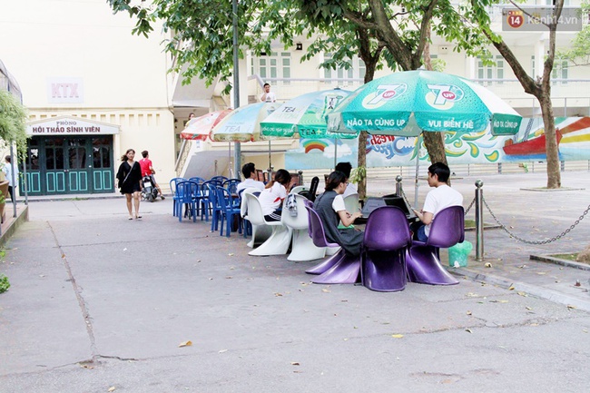 Sống v&agrave; l&agrave;m việc nh&oacute;m c&oacute; đạo đức: Bộ ảnh n&oacute;i l&ecirc;n nỗi l&ograve;ng của bao thế hệ sinh vi&ecirc;n! - Ảnh 5.