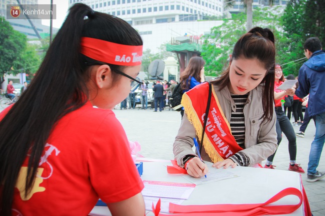 Hàng nghìn bạn trẻ Hà Nội - Sài Gòn hào hứng tham gia hiến máu nhân đạo trong ngày Chủ nhật Đỏ - Ảnh 2.