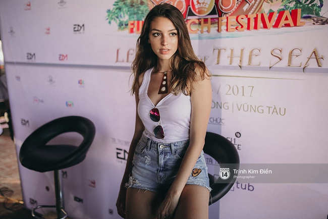 Celine Farach xinh đẹp và thân thiện hết sức trước fan meeting tổ chức ở Vũng Tàu - Ảnh 4.