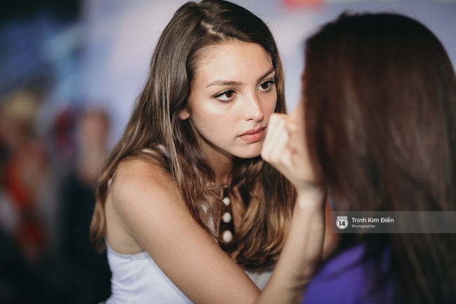 Celine Farach khoe giọng hát ngọt ngào và trổ tài make-up cho fan hâm mộ trong fan-meeting - Ảnh 6.