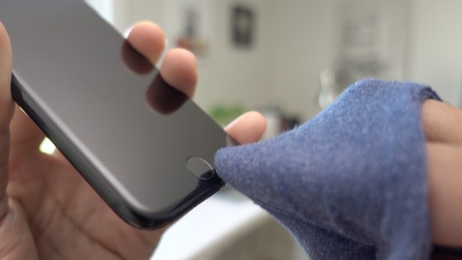 Smartphone qu&eacute;t v&acirc;n tay m&atilde;i kh&ocirc;ng ăn, 5 mẹo n&agrave;y sẽ gi&uacute;p bạn khắc phục - Ảnh 1.