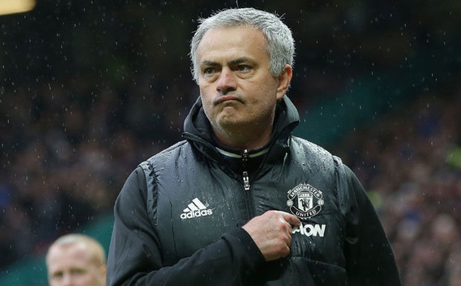 Hành động kiêu hãnh của Mourinho đã chiếm trọn trái tim fan Quỷ đỏ - Ảnh 2.