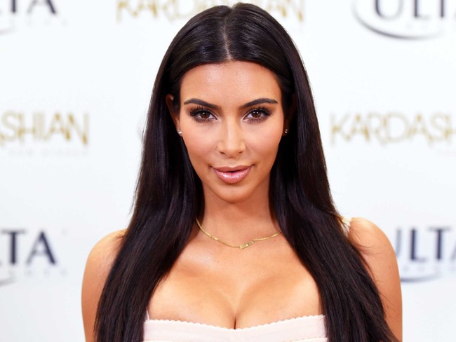 Nữ hoàng lắm chiêu Kim Kardashian sắp viết cả sách dạy nấu ăn khỏa thân? - Ảnh 1.