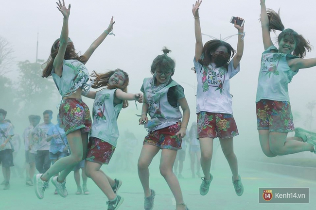 Đến hẹn lại lên, giới trẻ Hà Nội đang quẩy hết mình ở Color me run 2017! - Ảnh 18.