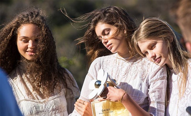 Con gái 15 tuổi của Cindy Crawford đẹp trong trẻo như thiên thần trong bộ ảnh mới - Ảnh 4.