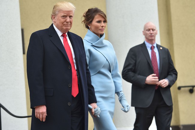 Trong lễ nhậm chức, bà Trump đã xào ngay phong cách thời trang của hai cựu Đệ nhất phu nhân! - Ảnh 3. Trong lễ nhậm chức, bà Trump đã xào ngay phong cách thời trang của hai cựu Đệ nhất phu nhân! - Ảnh 3.