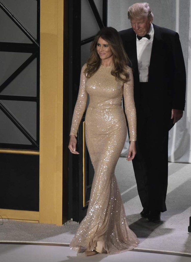 Trong lễ nhậm chức, bà Trump đã xào ngay phong cách thời trang của hai cựu Đệ nhất phu nhân! - Ảnh 7. Trong lễ nhậm chức, bà Trump đã xào ngay phong cách thời trang của hai cựu Đệ nhất phu nhân! - Ảnh 7.