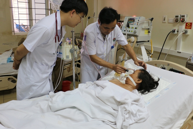 Uống rượu 2 năm li&ecirc;n tục, một phụ nữ bị ngộ độc rượu phải cấp cứu - Ảnh 1.