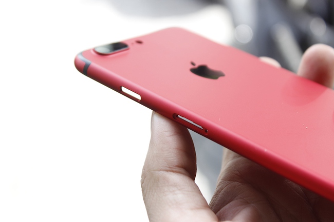 Cận cảnh dịch vụ độ vỏ màu ĐỎ RỰC cho iPhone tại Việt Nam, giá khoảng 1 triệu đồng - Ảnh 7.