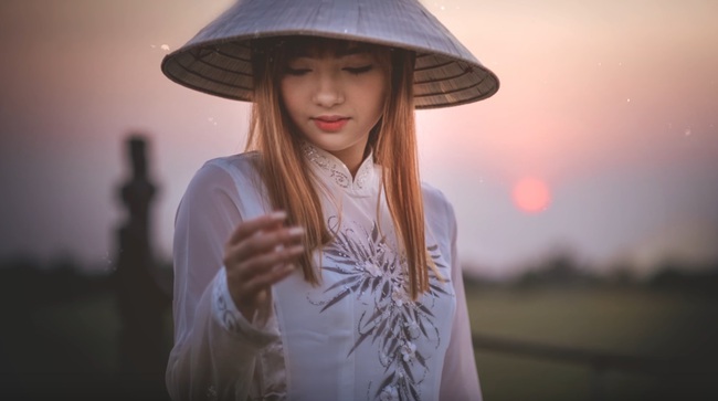 Hot girl nổi tiếng Thái Lan lấy lòng fan Việt khi mặc áo dài, đội nón lá cực xinh - Ảnh 12.