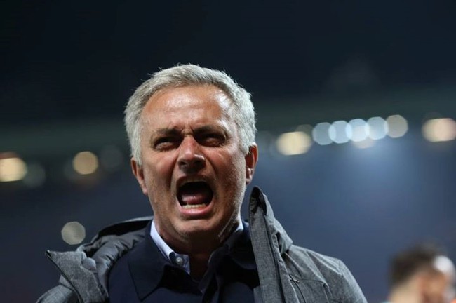 Mourinho ăn mừng như muốn khóc vì tấm vé chung kết - Ảnh 5.