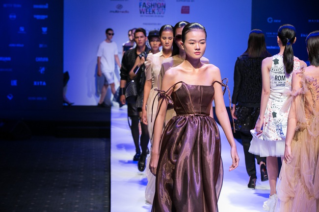 Đến hẹn lại lên, Vietnam International Fashion Week trở lại với mùa Xuân/Hè 2017 vào cuối tháng 4 này - Ảnh 20.